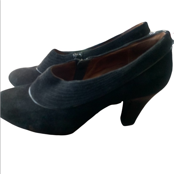 Clarks Artisan Black Suede Heeled Ankle Booties women’s size 8.5 - Picture 1 of 7